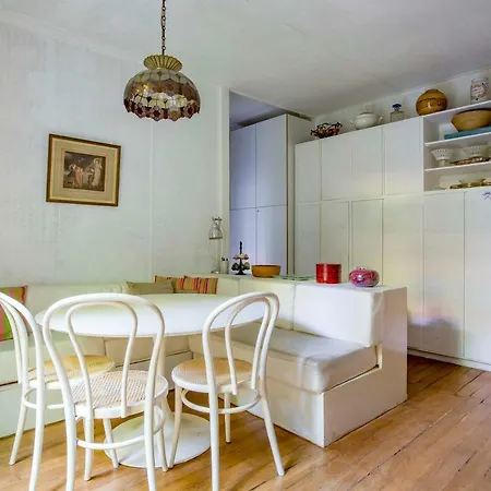 Veeve - Saint Lambert Trinkets Apartment Paris