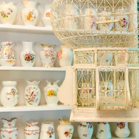 Veeve - Saint Lambert Trinkets Apartment Paris